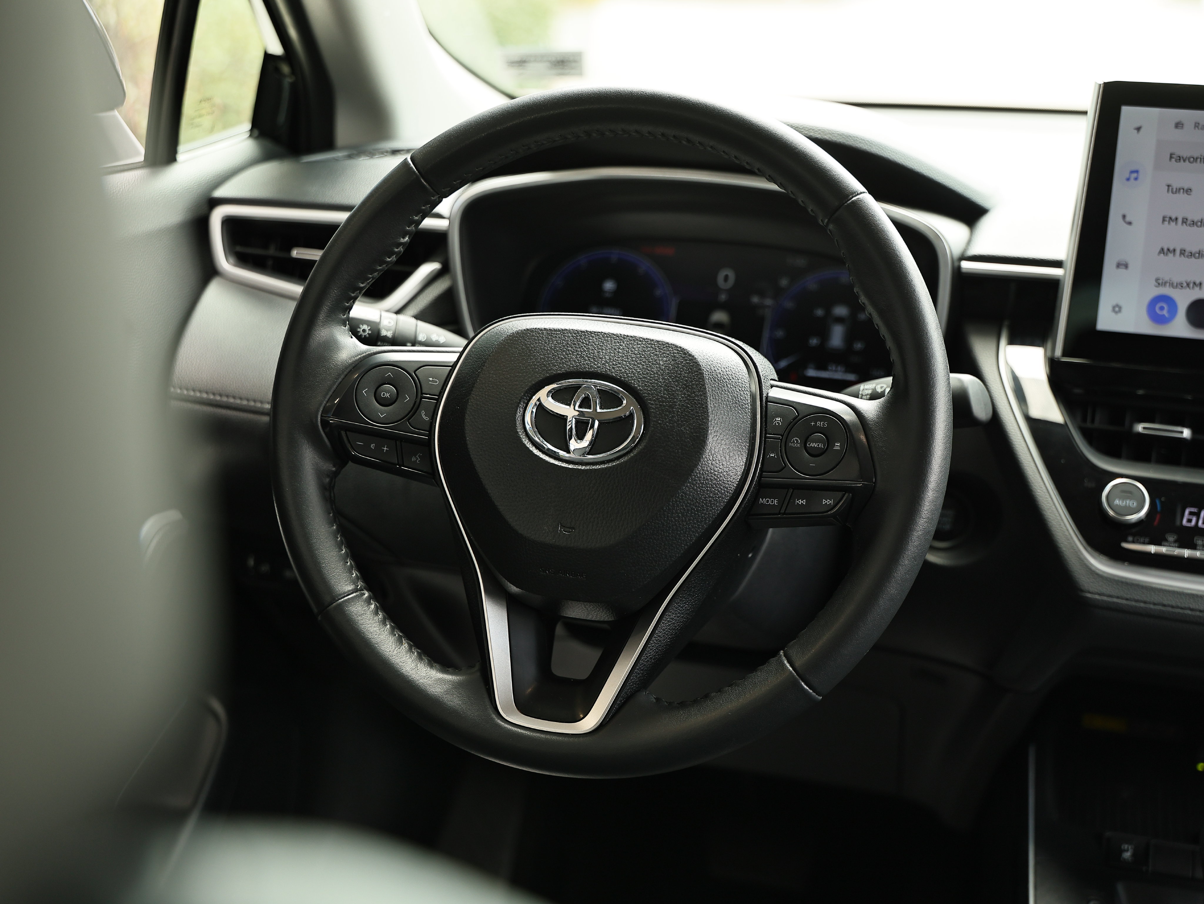 Used 2026 Toyota Corolla Cross XLE FWD image 27