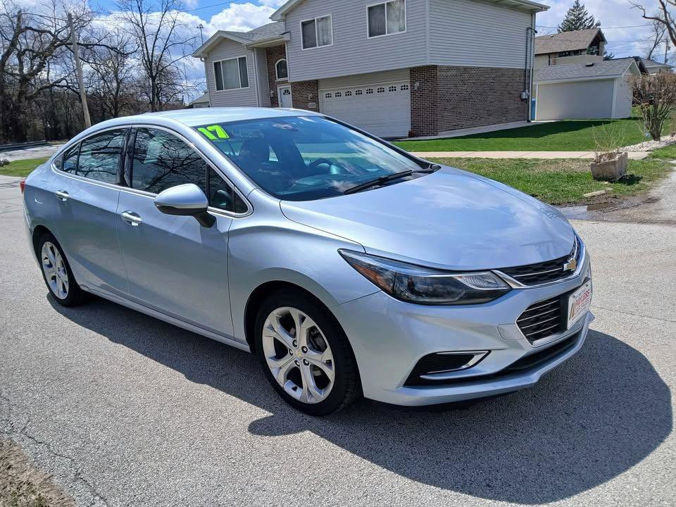 Used 2017 Chevrolet Cruze Premier FWD image 4