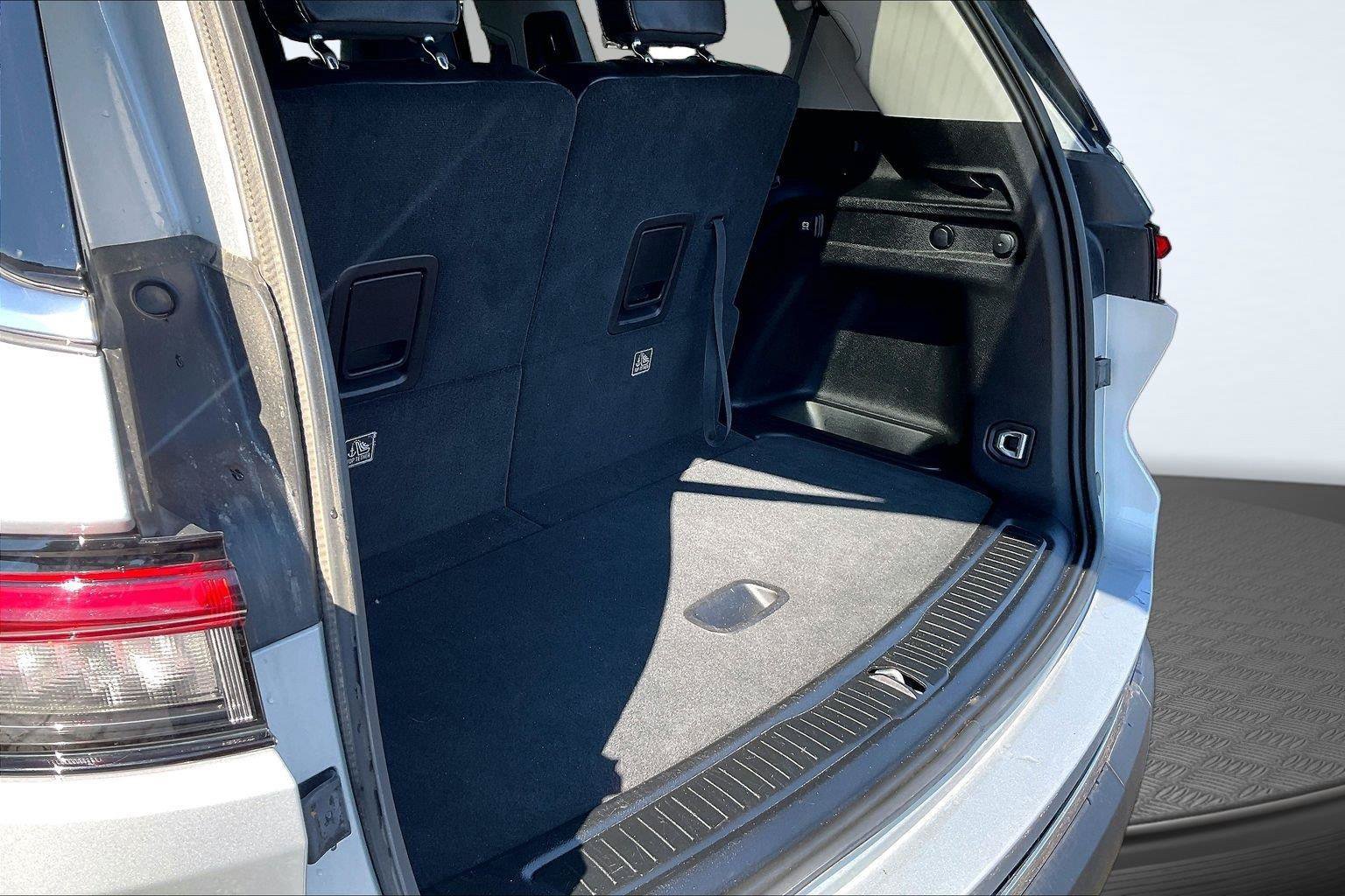 Used 2023 Jeep Grand Cherokee L Limited AWD/4WD image 5