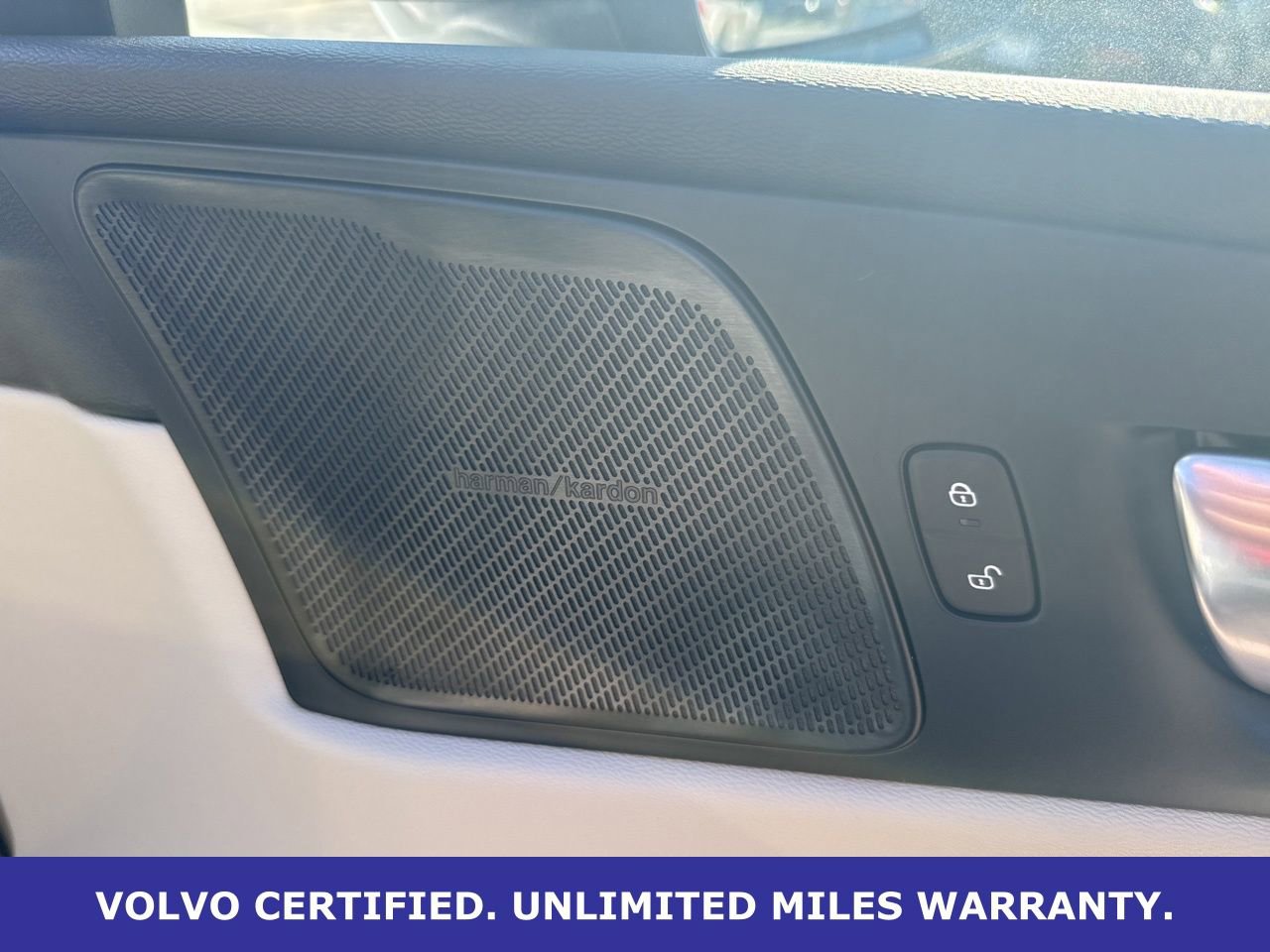 Certified 2024 Volvo XC60 B5 Plus w/ Protection Package Premier image 13