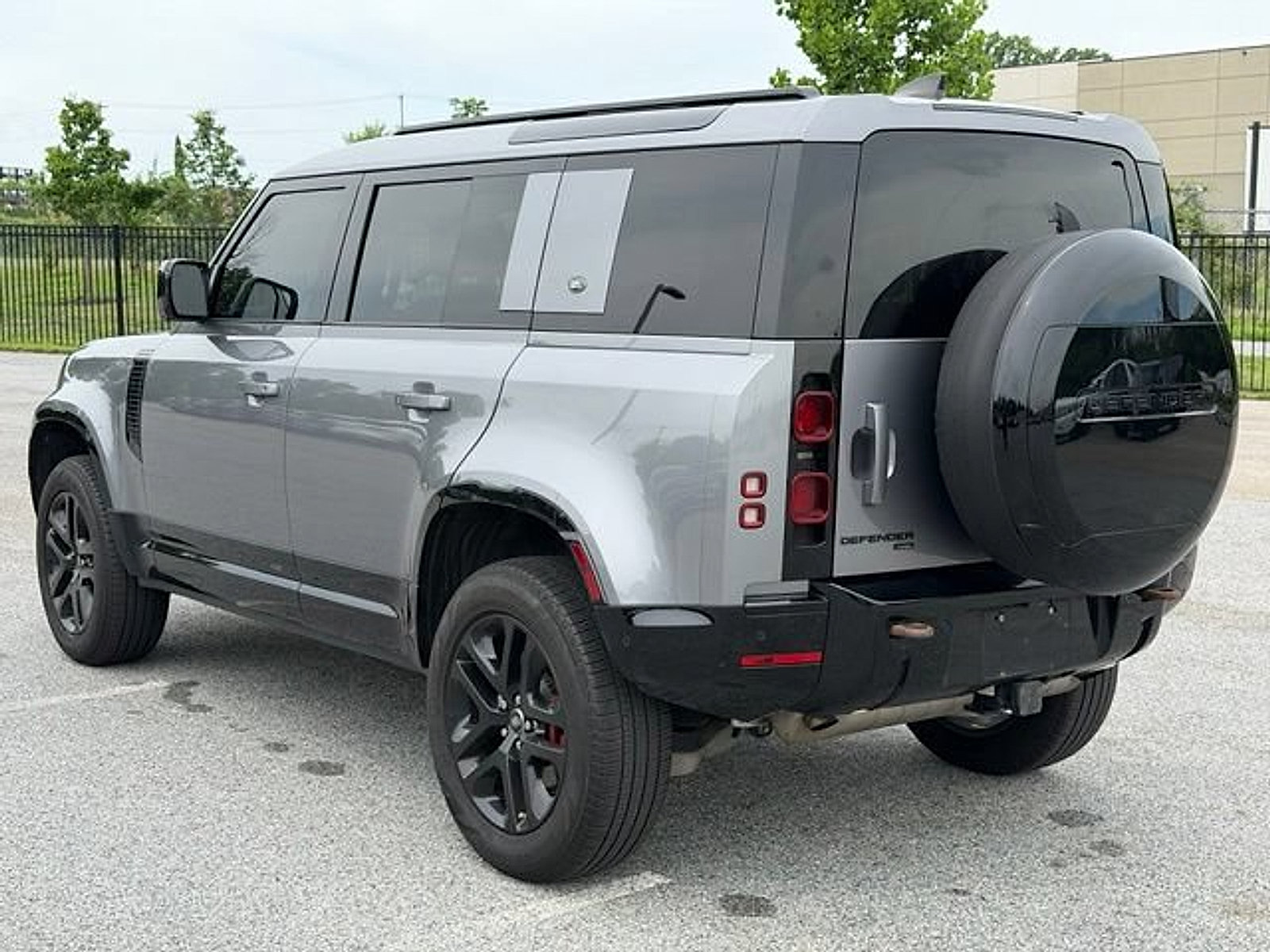 Used 2023 Land Rover Defender 110 X-Dynamic SE AWD/4WD image 5
