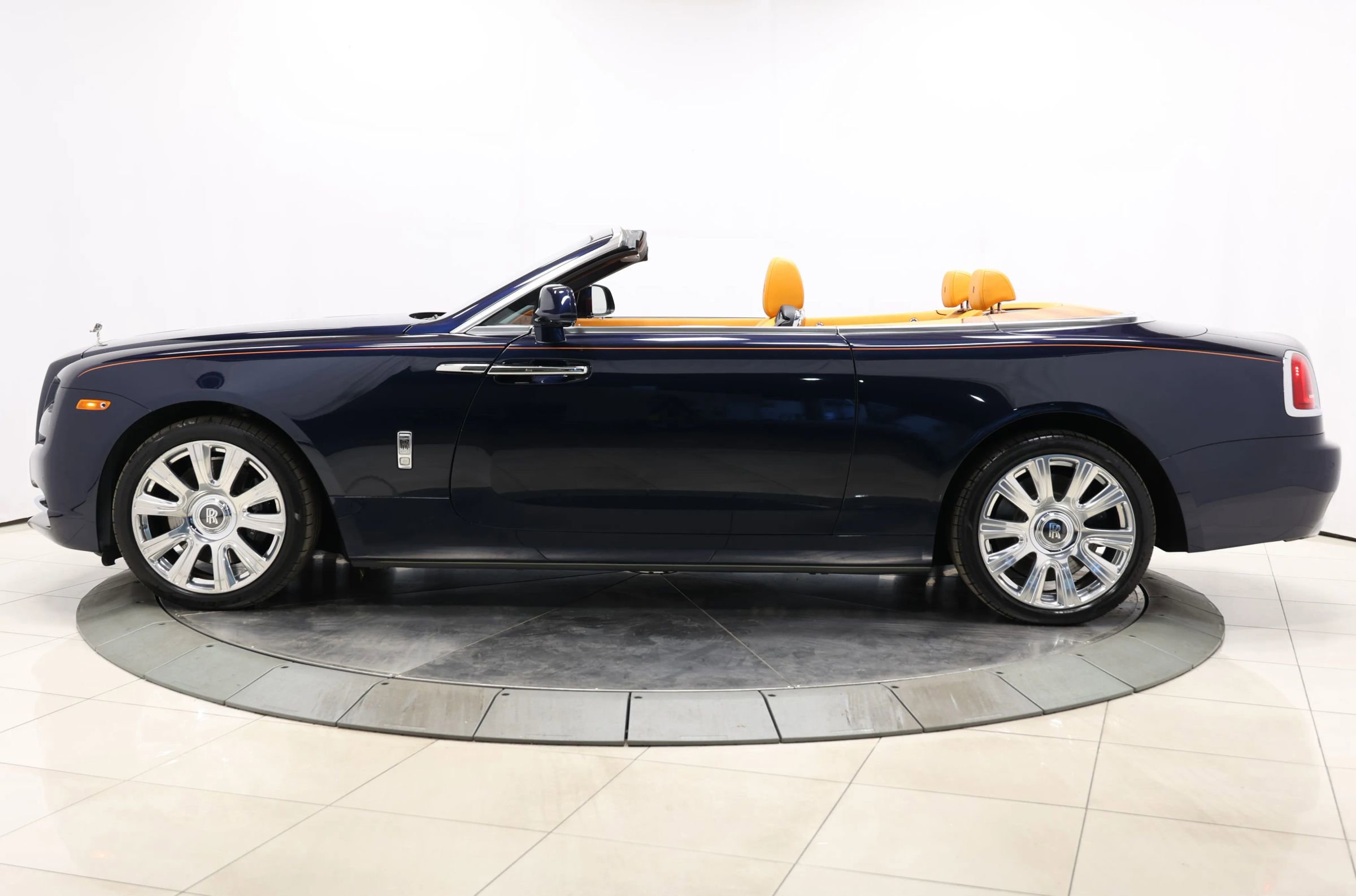 Used 2016 Rolls-Royce Dawn image 10