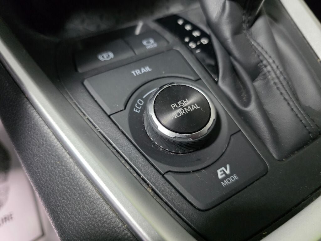 Used 2024 Toyota RAV4 LE AWD/4WD image 14