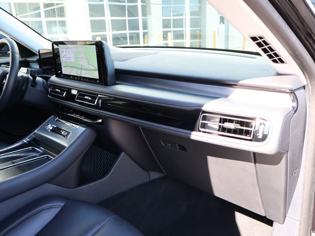 Used 2025 Lincoln Aviator AWD image 10