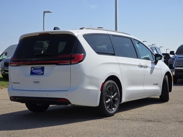 New 2025 Chrysler Pacifica Select w/ Fav Edition Package image 23