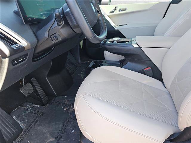 Used 2023 BMW iX xDrive50 w/ Sport Package AWD/4WD image 22