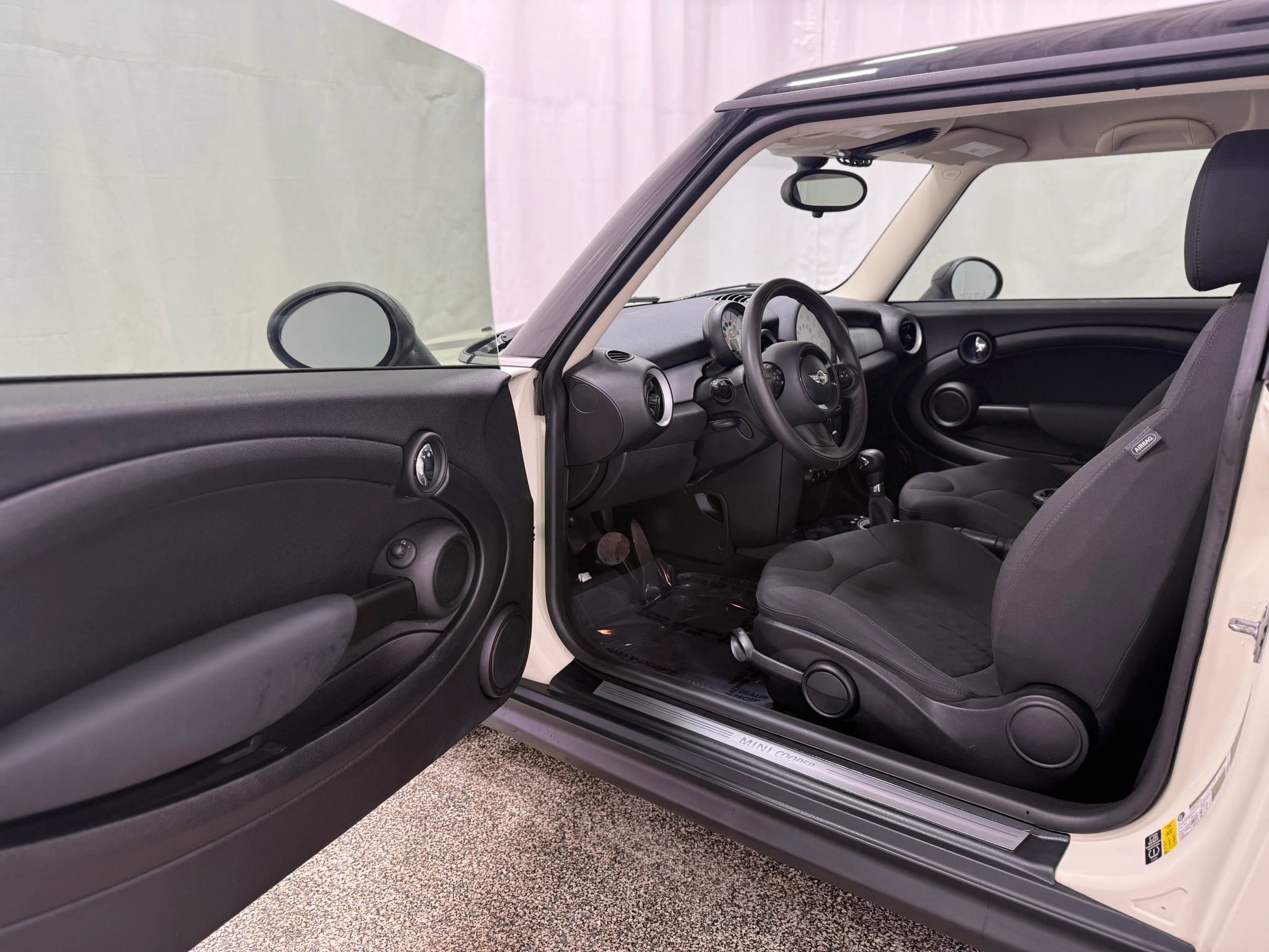 Used 2013 MINI Cooper Hardtop image 10