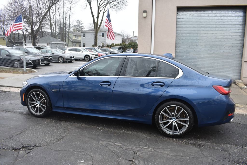 Used 2022 BMW 330e 330e iPerformance image 9