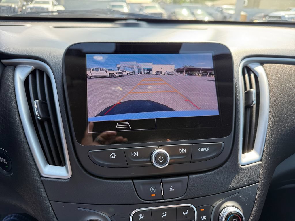 Used 2025 Chevrolet Malibu LT FWD image 16