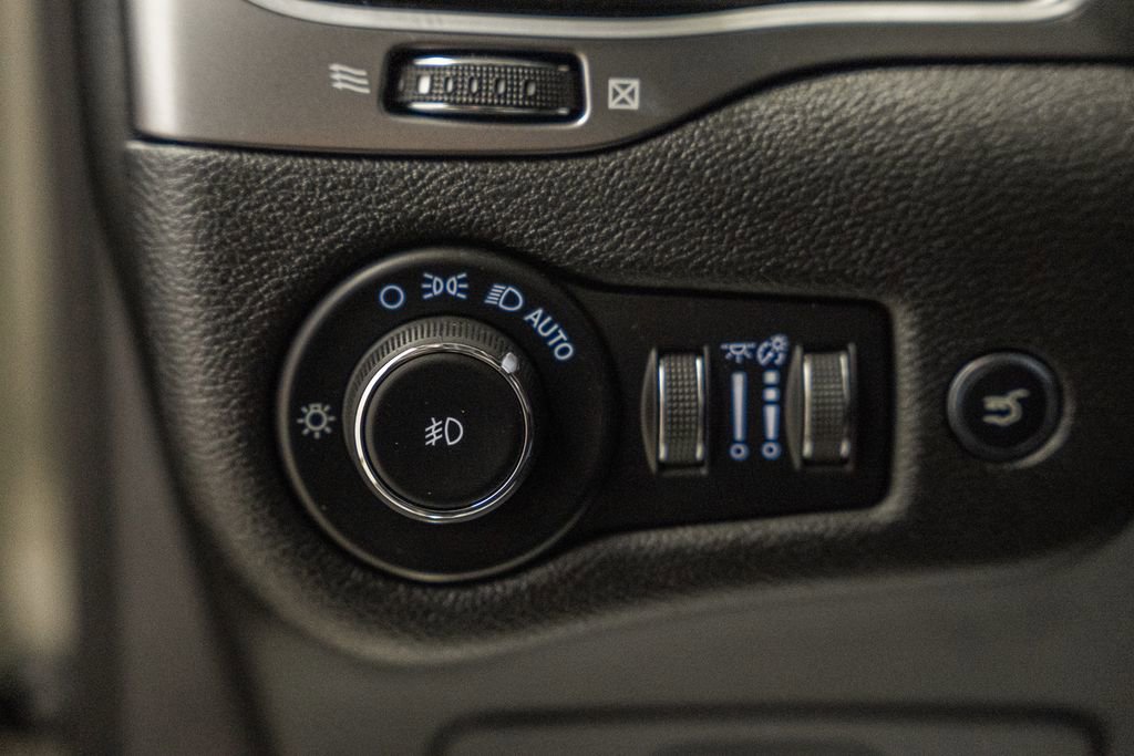 Certified 2019 Jeep Cherokee Limited w/ Trailer Tow Group image 46