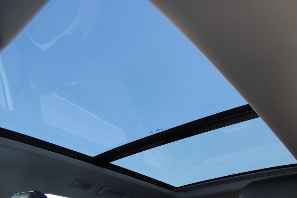 Certified 2025 Volkswagen Taos SE image 17