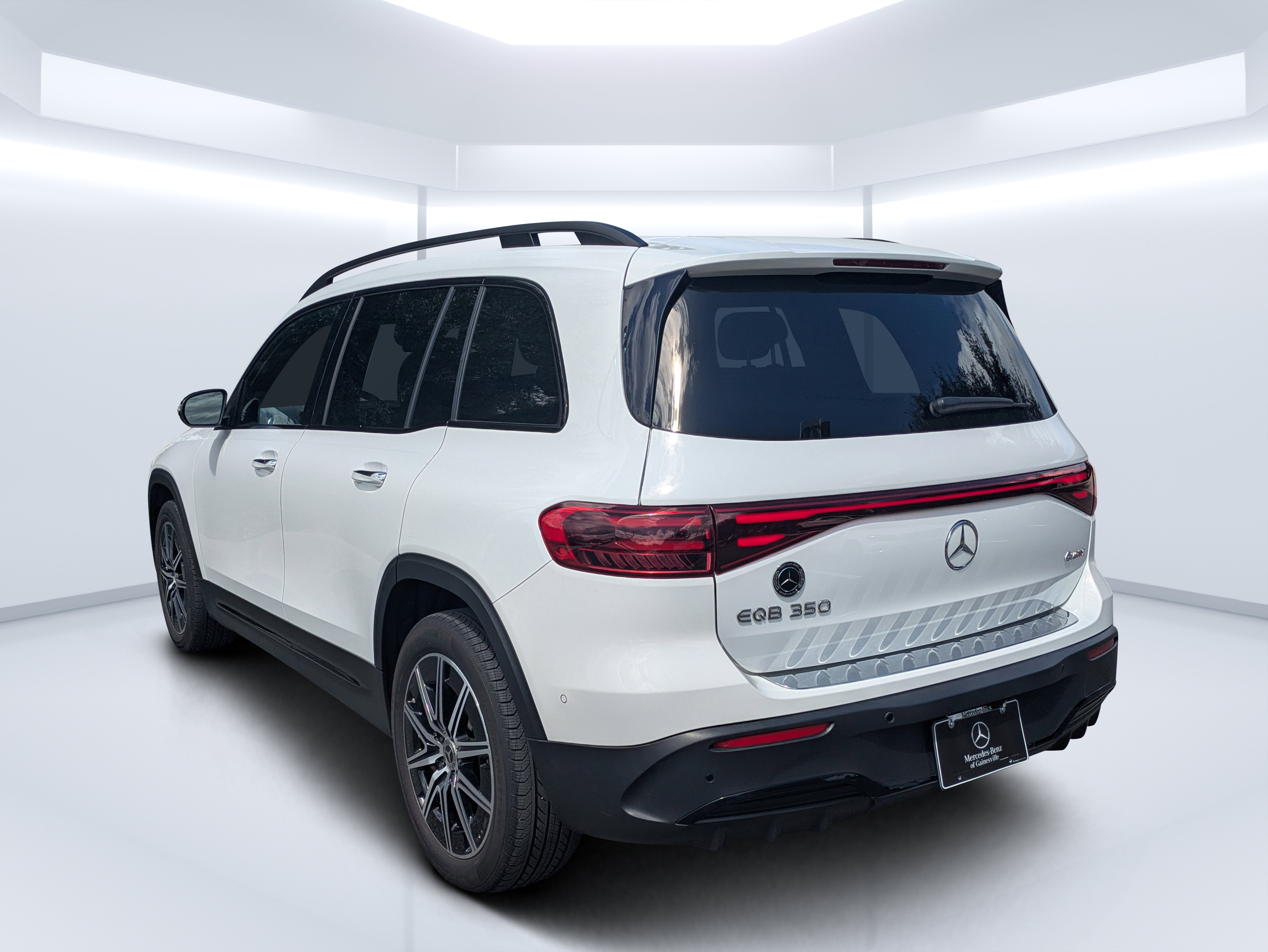 Used 2024 Mercedes-Benz EQB 350 4MATIC SUV image 5