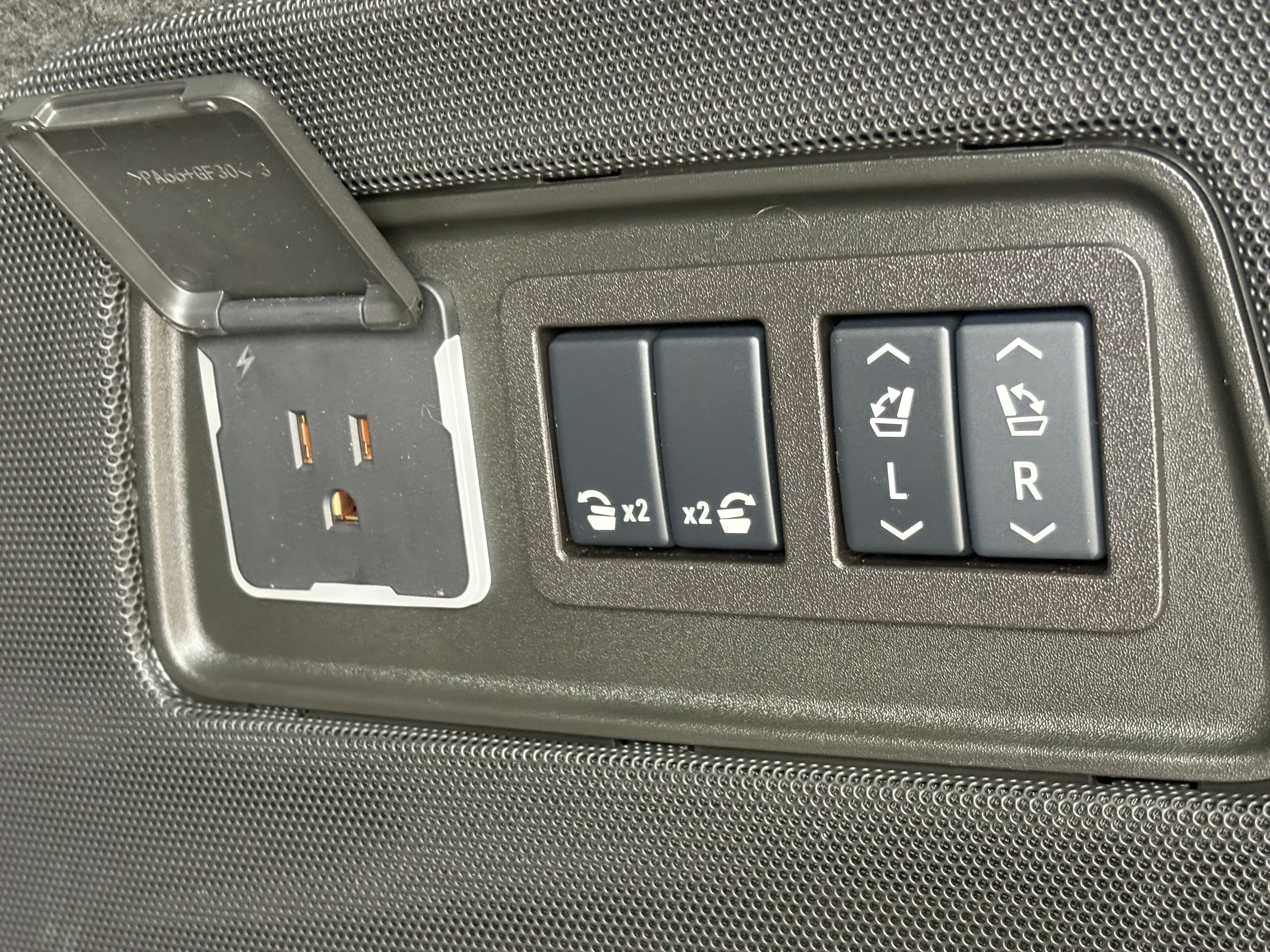 Certified 2025 Cadillac Escalade V AWD/4WD image 10