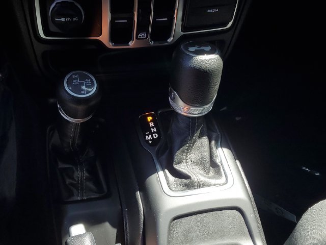 Certified 2024 Jeep Wrangler Unlimited w/ Convenience Group AWD/4WD image 30