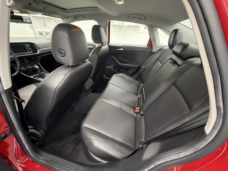 Used 2019 Volkswagen Jetta SE FWD image 12