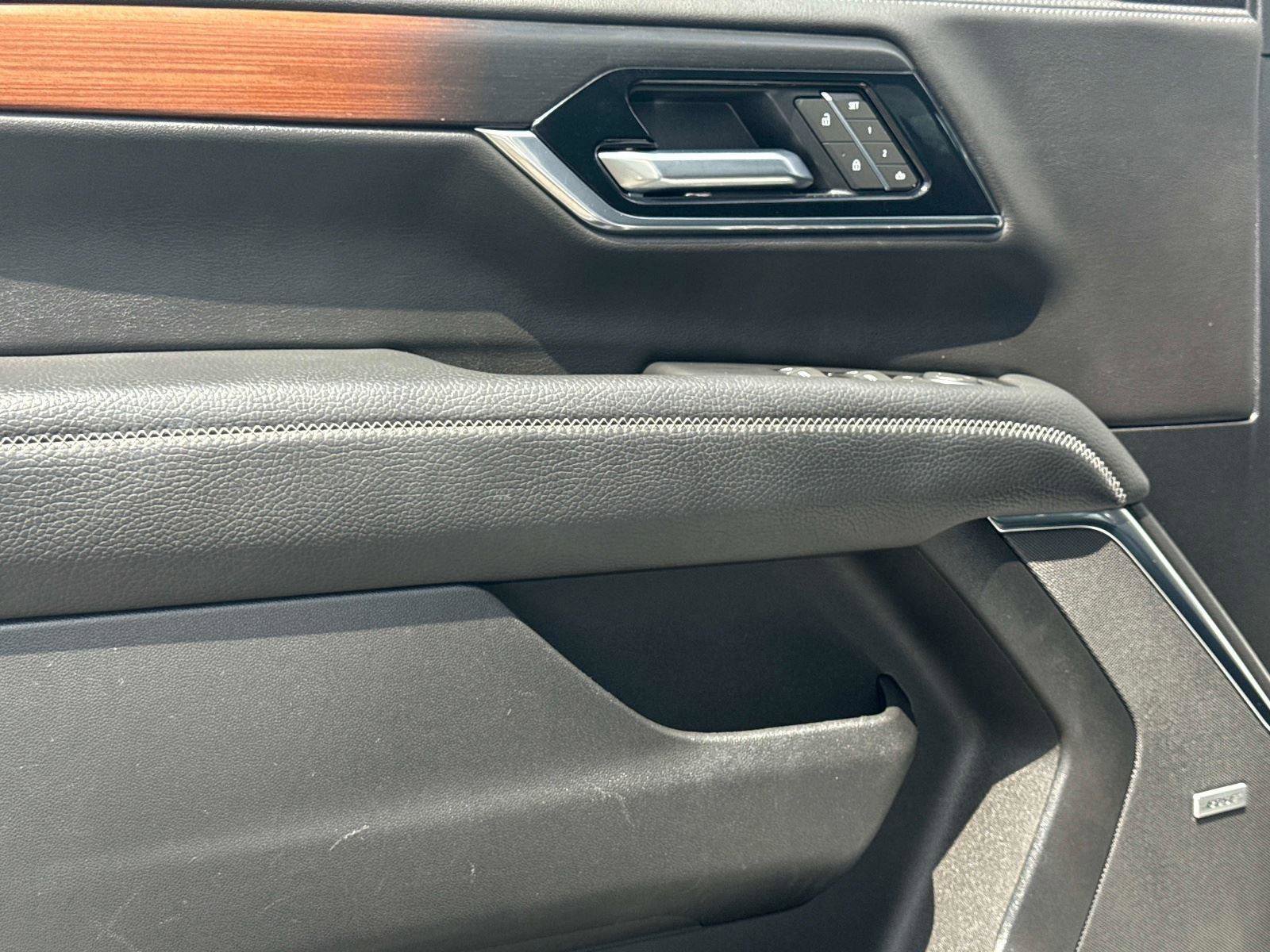 Used 2025 GMC Yukon Denali RWD image 20