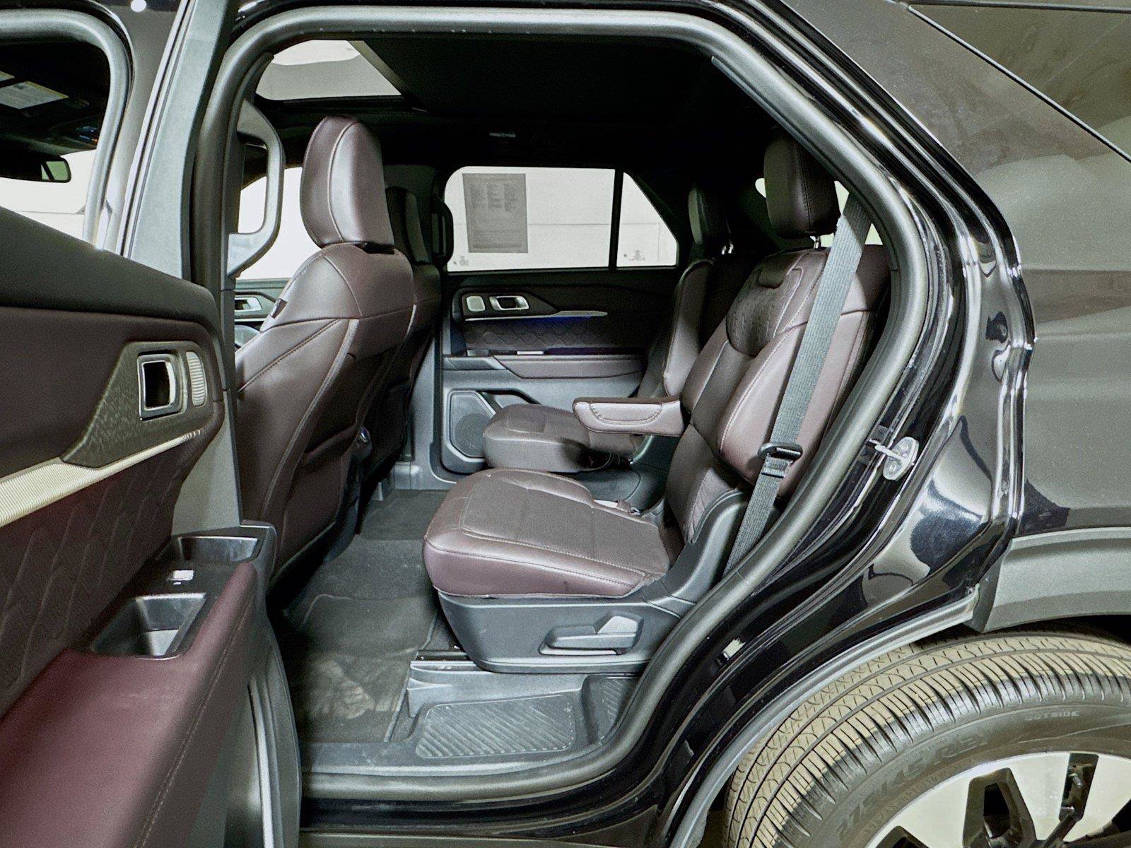 Used 2025 Ford Explorer Platinum AWD/4WD image 24