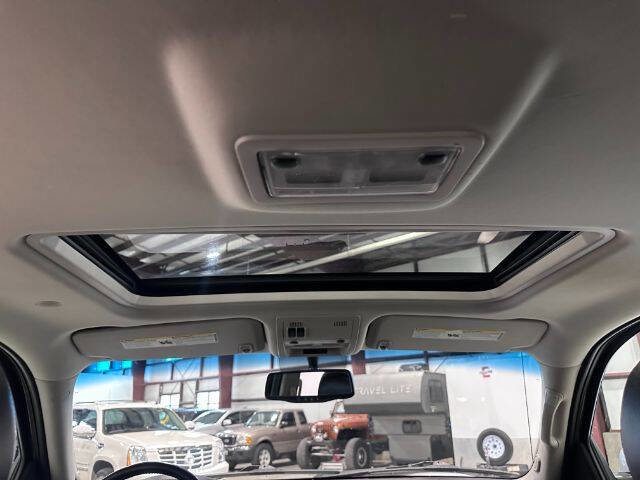 Used 2012 Chevrolet Avalanche LT image 23