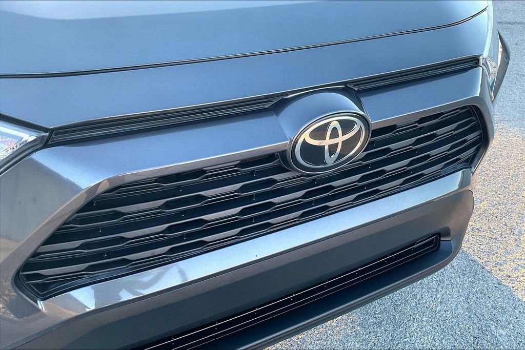 Used 2021 Toyota RAV4 XLE w/ Convenience Package image 33