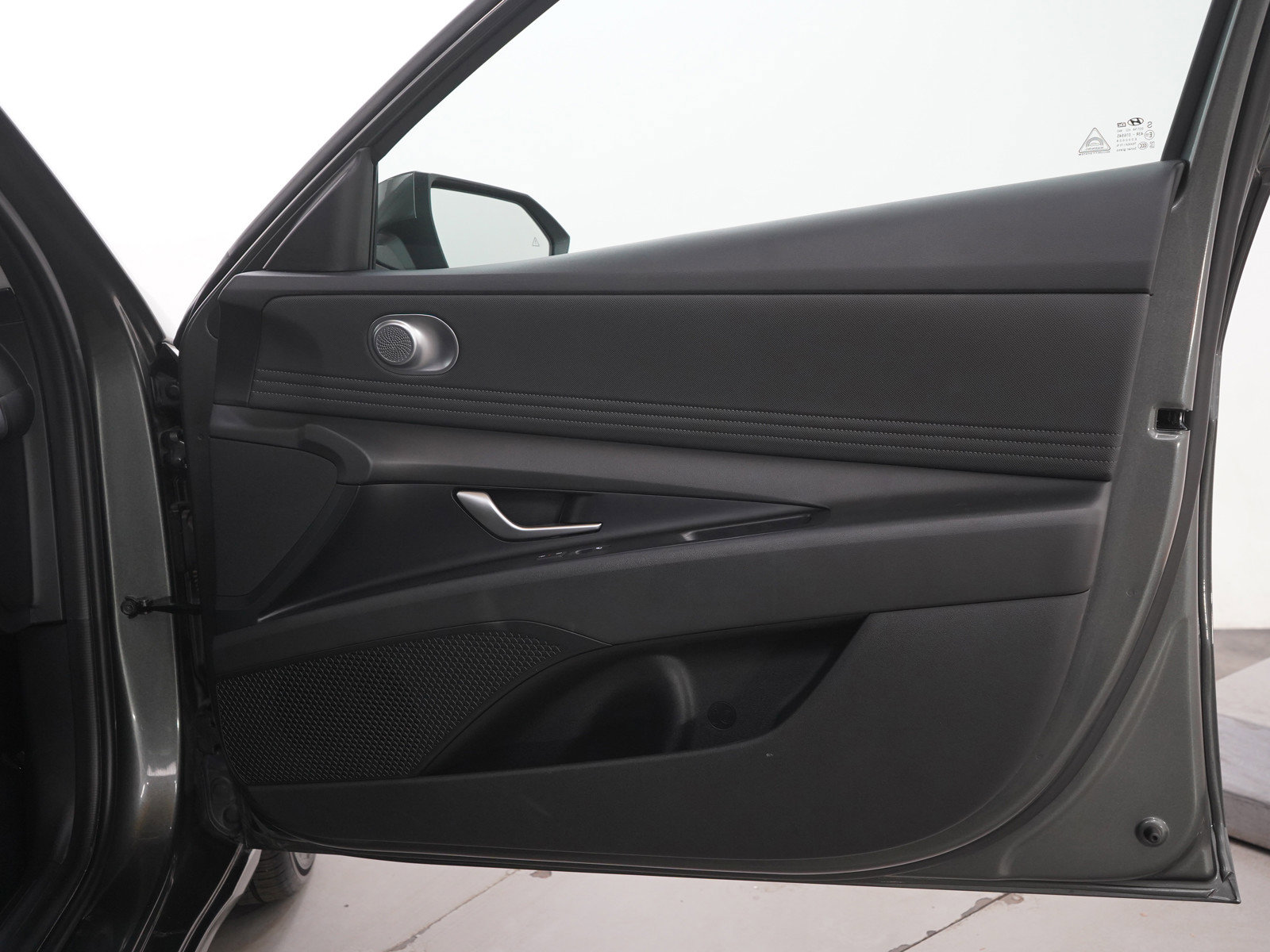 Used 2025 Hyundai Elantra SEL FWD image 9