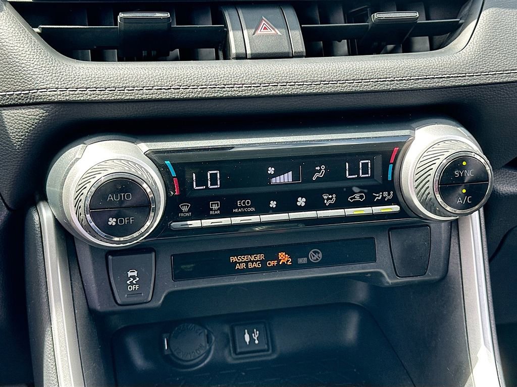 Used 2019 Toyota RAV4 XLE FWD image 15