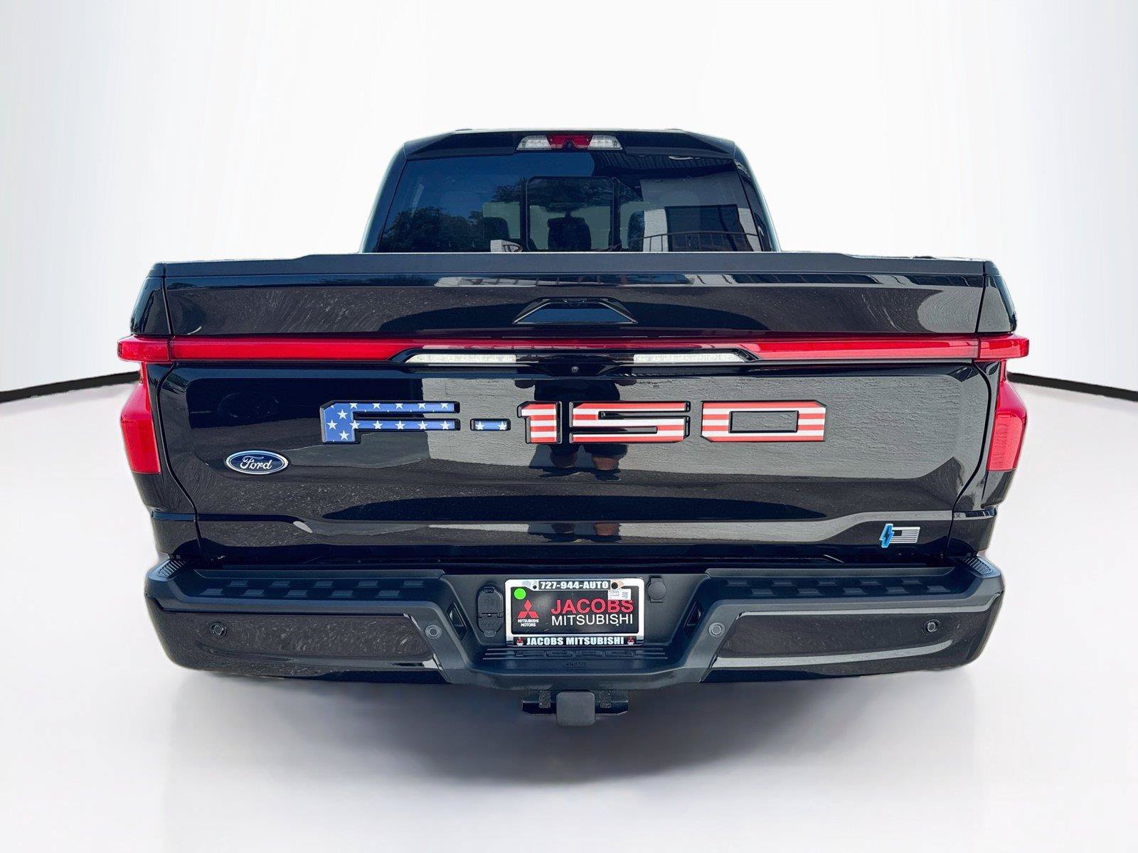 Used 2023 Ford F150 Lightning Platinum AWD/4WD image 4