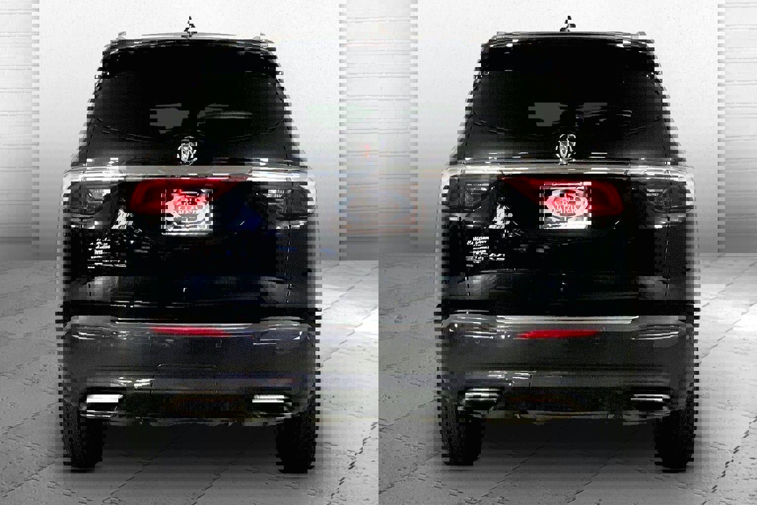 Used 2023 Buick Enclave Essence image 3