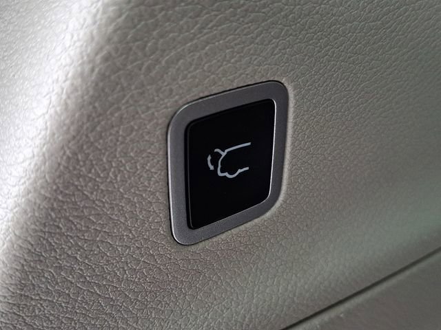 Used 2024 Chrysler Pacifica Touring-L image 23