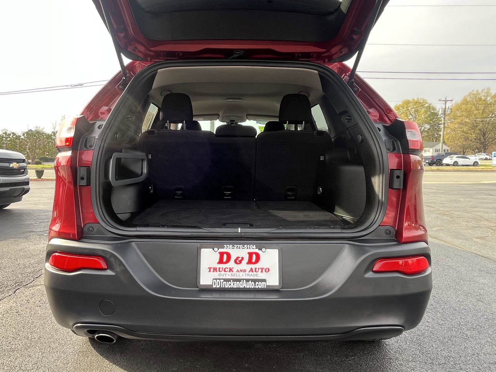 Used 2017 Jeep Cherokee Latitude image 27