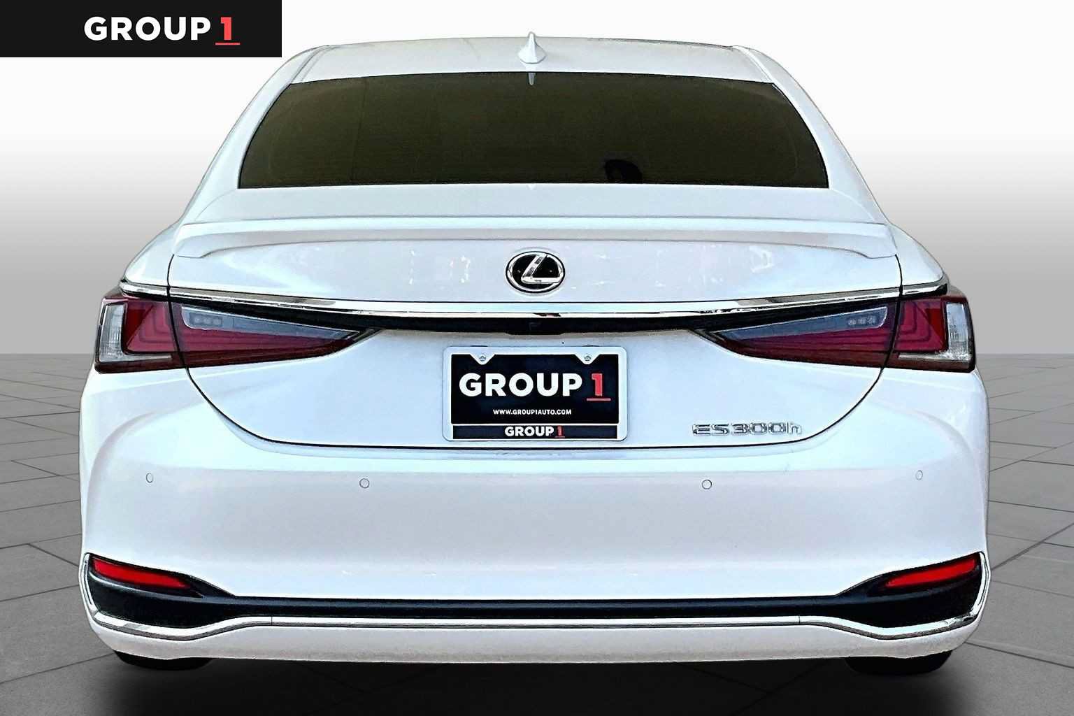 Certified 2024 Lexus ES 300h Ultra Luxury w/ Accessory Package (Z2) FWD image 5