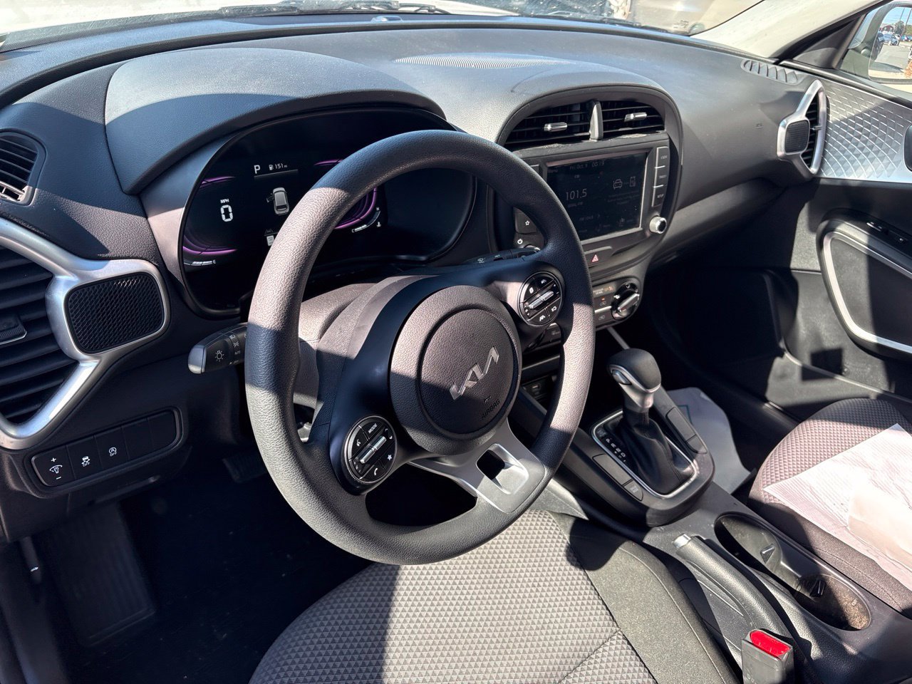 Used 2024 Kia Soul LX w/ Option Group 015 FWD image 4