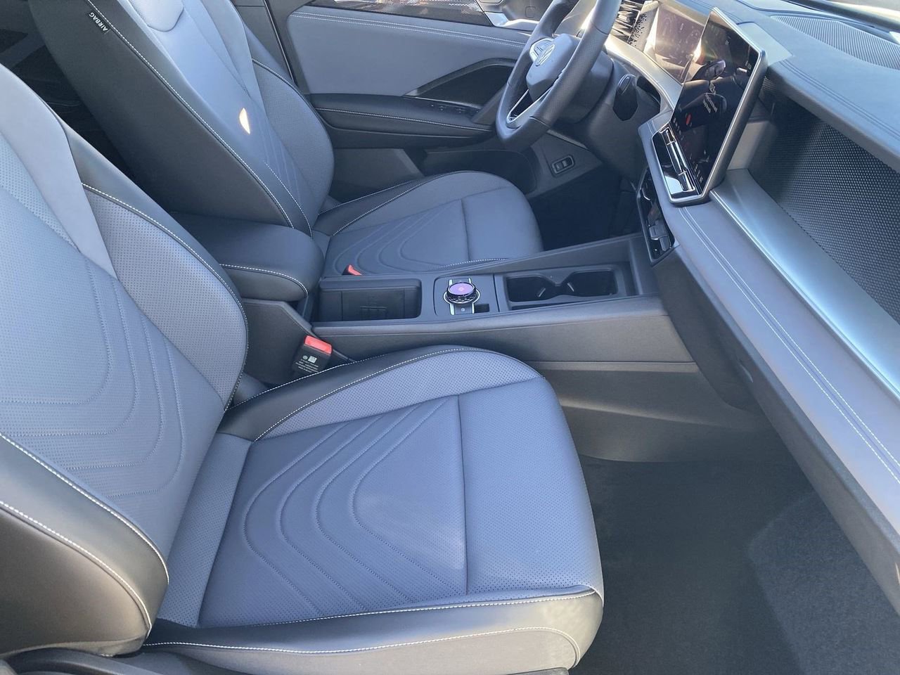 New 2026 Volkswagen Tiguan SE R-Line image 8