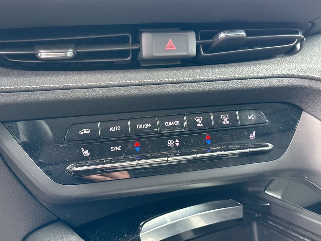 Used 2022 Buick Envision Preferred FWD image 11