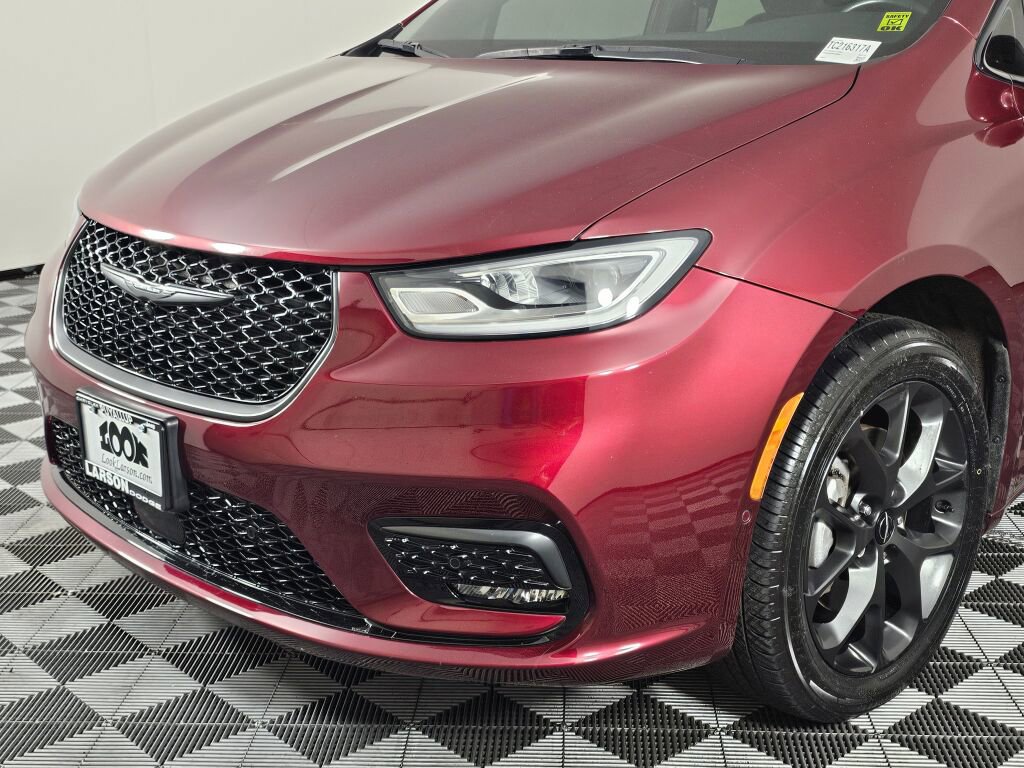 Used 2021 Chrysler Pacifica Touring-L w/ Uconnect Theater Family Group AWD/4WD image 11