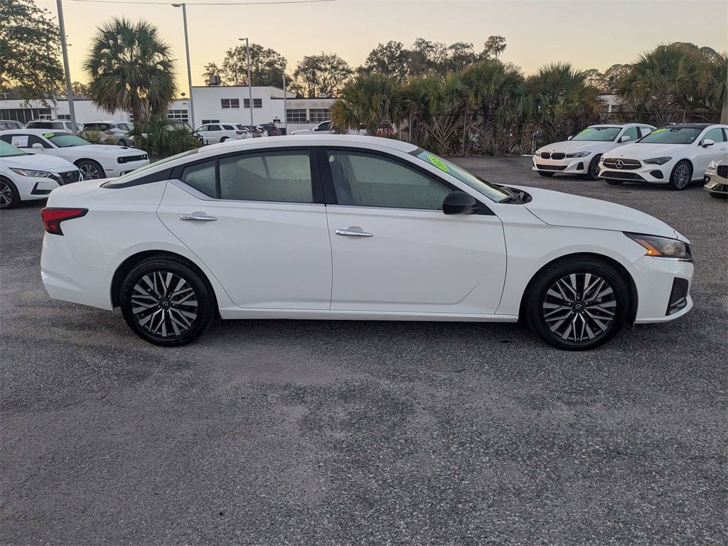 Used 2025 Nissan Altima 2.5 SV image 3