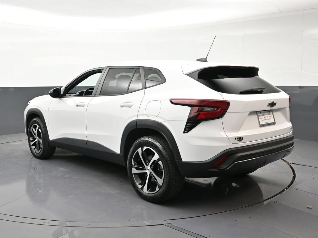 Used 2024 Chevrolet Trax RS FWD image 3