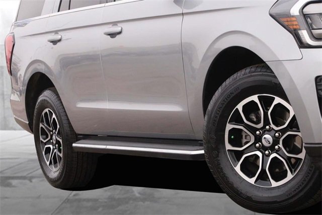 Certified 2023 Ford Expedition XLT image 3