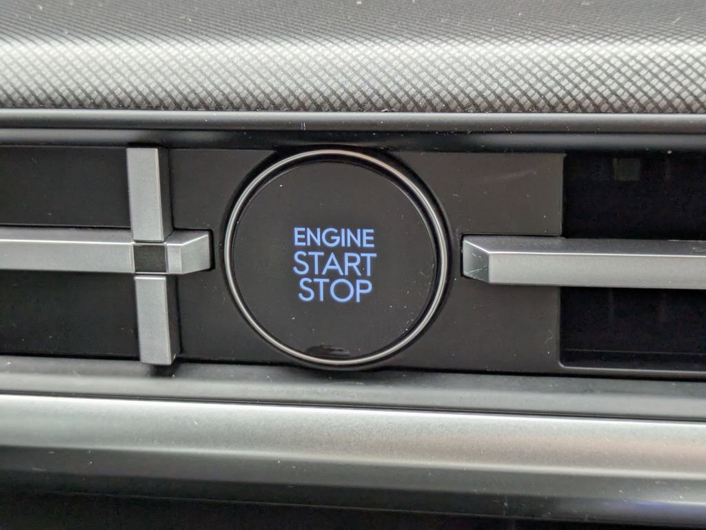 Used 2025 Hyundai Santa Fe SE image 27