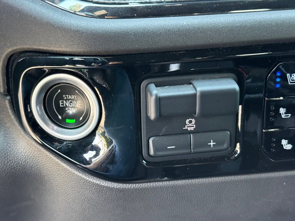 Used 2022 Chevrolet Silverado 1500 ZR2 w/ Technology Package image 28
