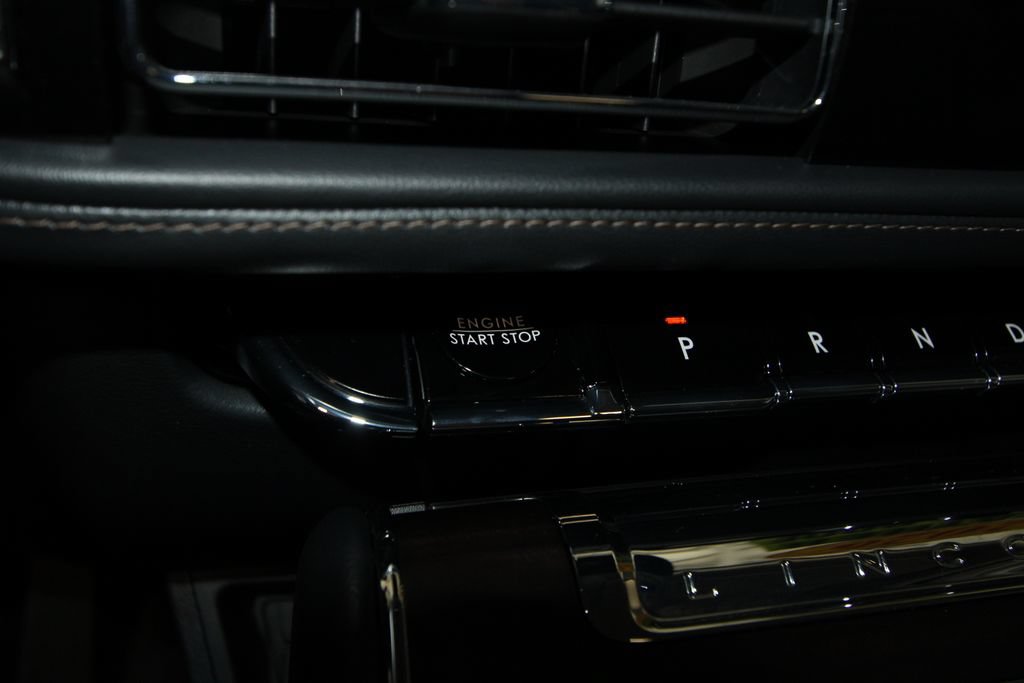 Used 2026 Lincoln Aviator Reserve AWD/4WD image 13