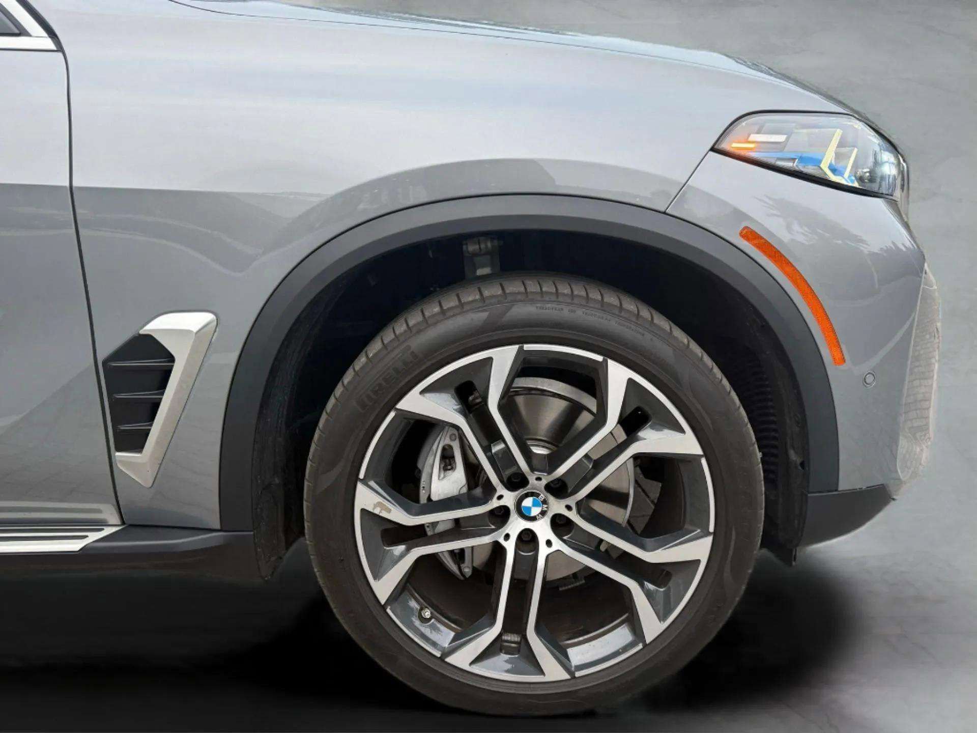 Used 2024 BMW X5 xDrive40i w/ M Sport Package image 6