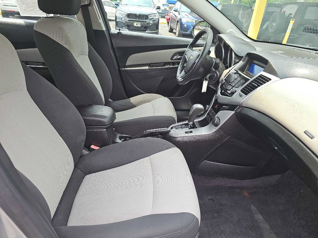 Used 2011 Chevrolet Cruze LS image 48