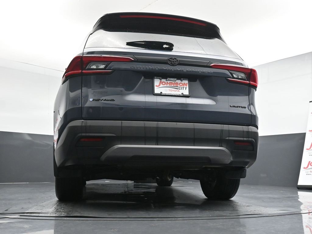 Used 2025 Toyota Grand Highlander AWD Hybrid image 39