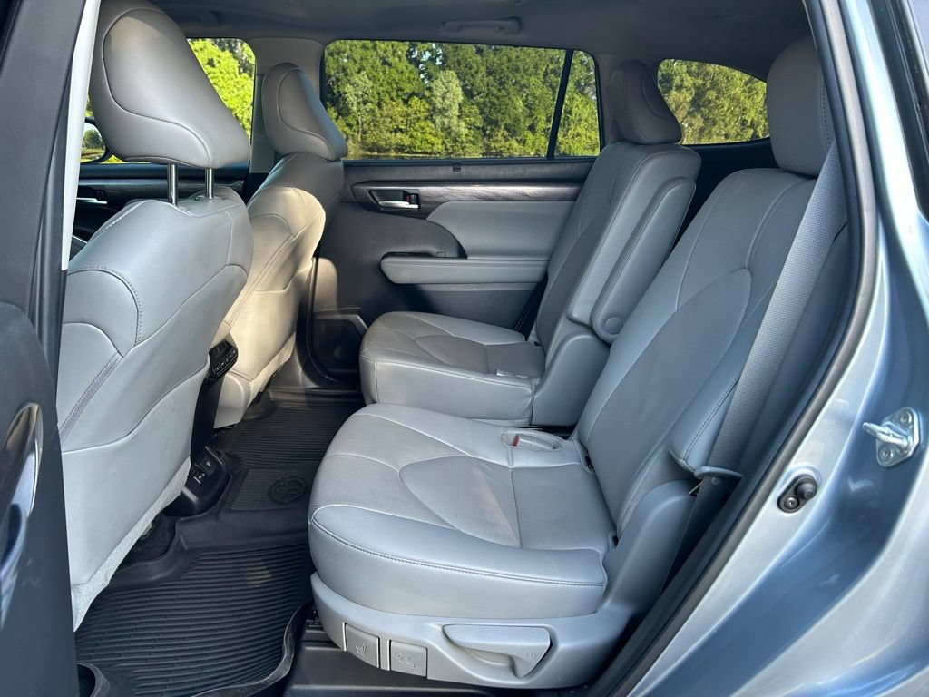 Used 2023 Toyota Highlander Limited FWD image 14