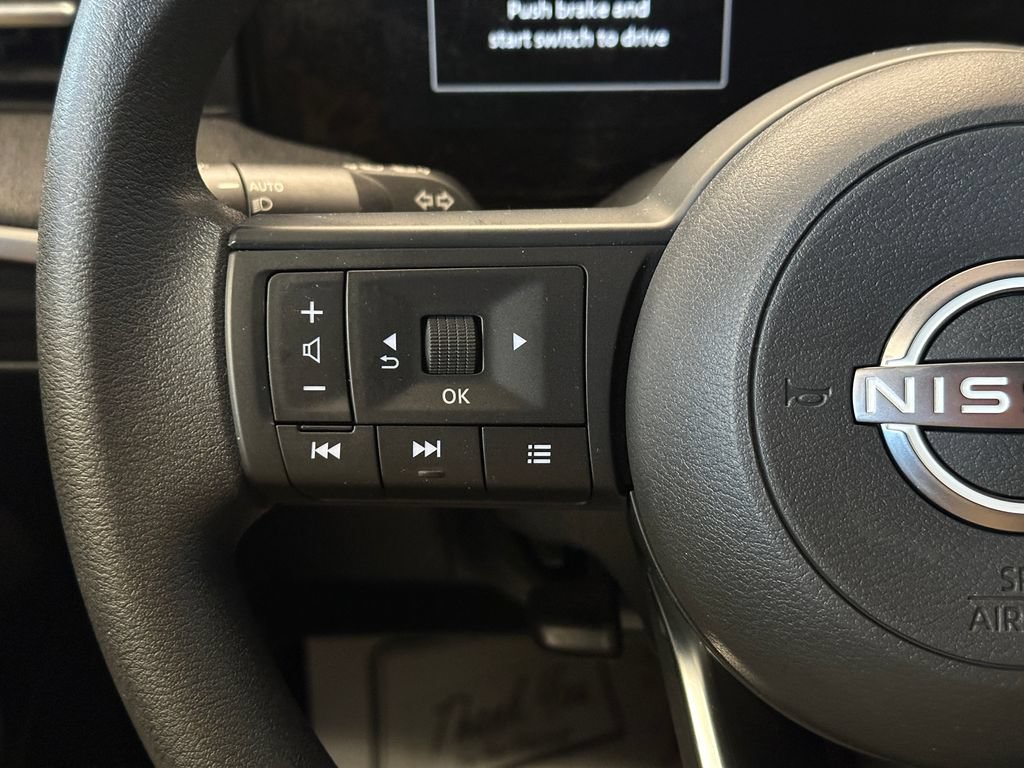 Used 2025 Nissan Kicks SV AWD/4WD image 11