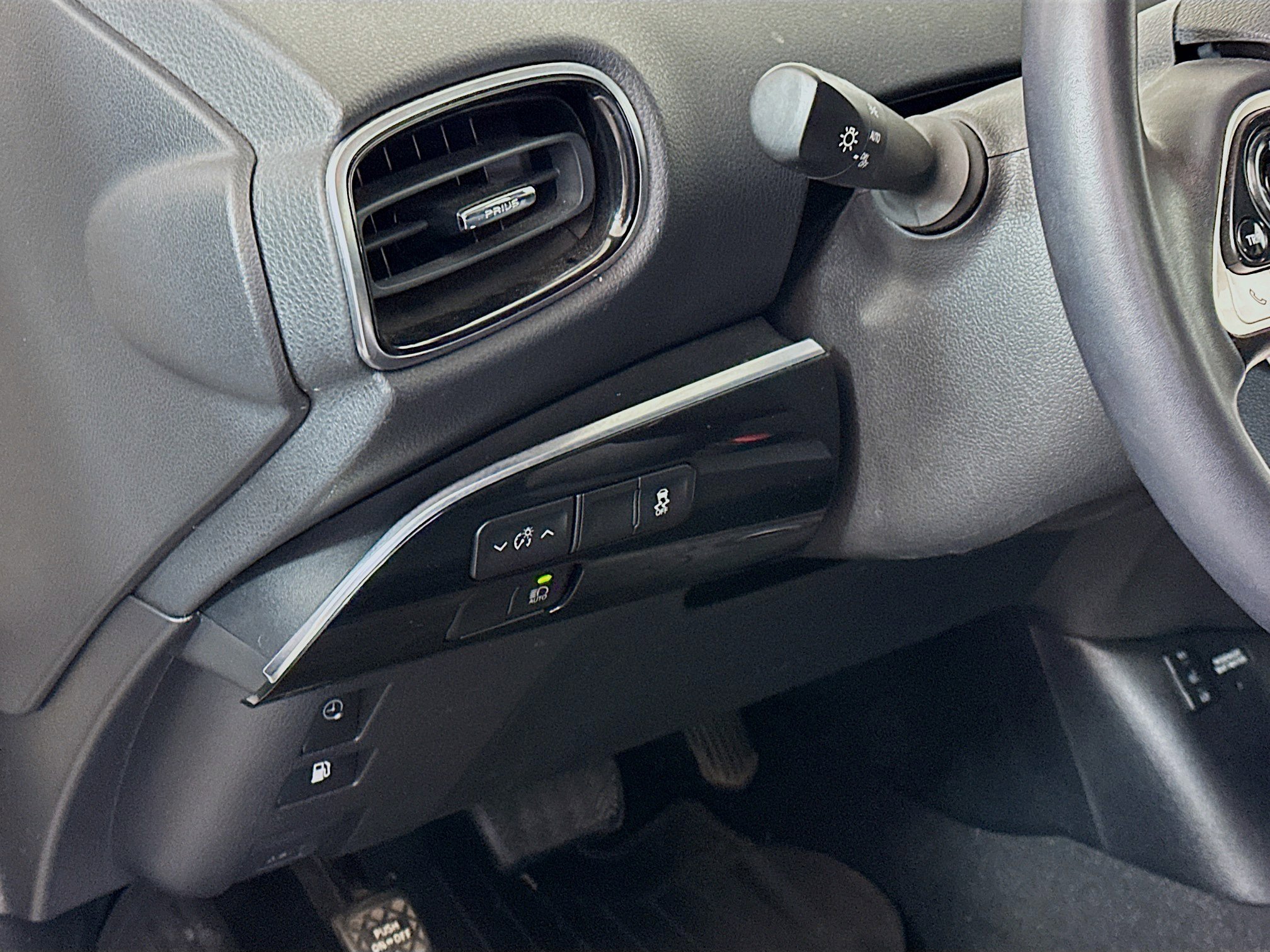 Used 2019 Toyota Prius Prime Premium FWD image 16