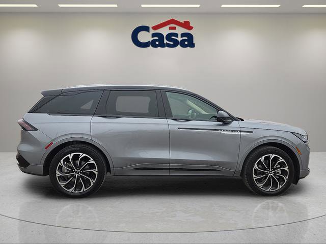 Used 2025 Lincoln Nautilus Reserve AWD/4WD image 2