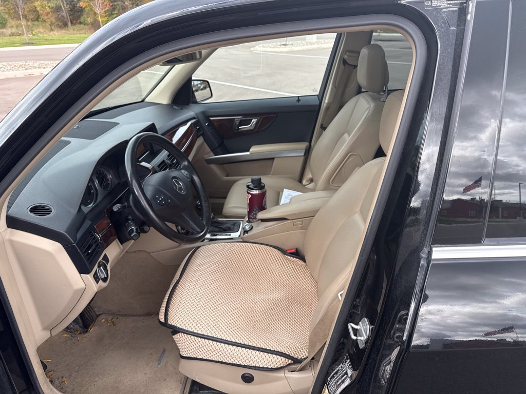 Used 2011 Mercedes-Benz GLK 350 4MATIC image 4