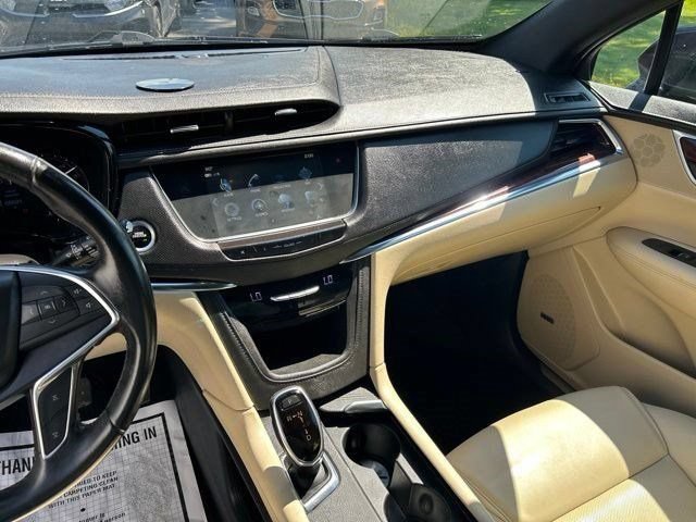 Used 2018 Cadillac XT5 Luxury w/ Driver Awareness Package AWD/4WD image 26