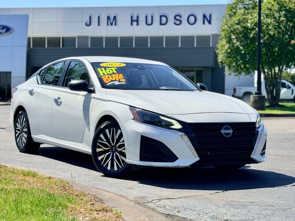 Used 2024 Nissan Altima 2.5 SV FWD image 2